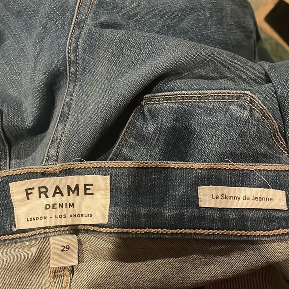FRAME
Le Skinny de Jeanne Jeans - Picture 4 of 6